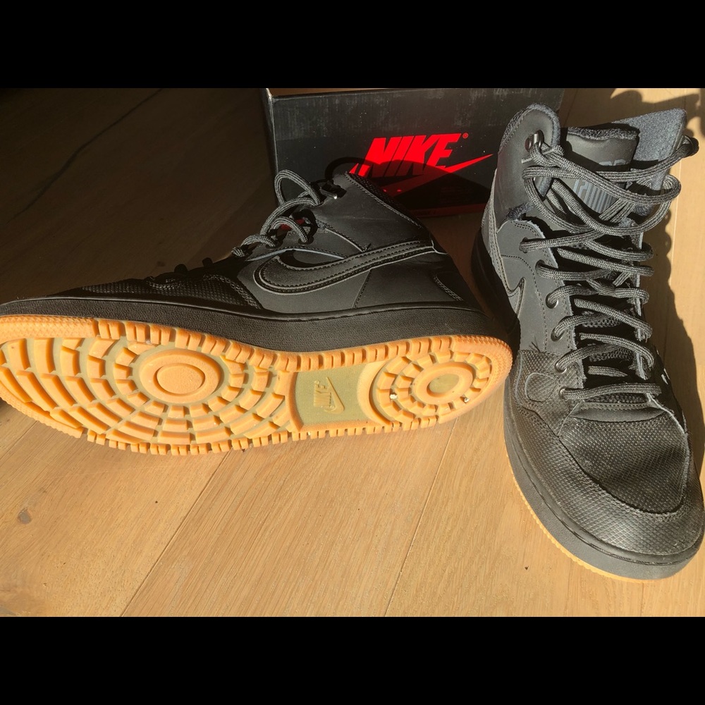 Nike Mid High Air Force - Used Size 10.5